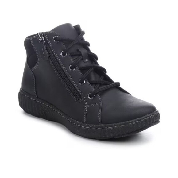 NEW Clarks Carolina Parks Black Ankle Boots Women NEW Clarks Carolina Parks Black Ankle Boots Women\'s Size 7 Leather W/ Box